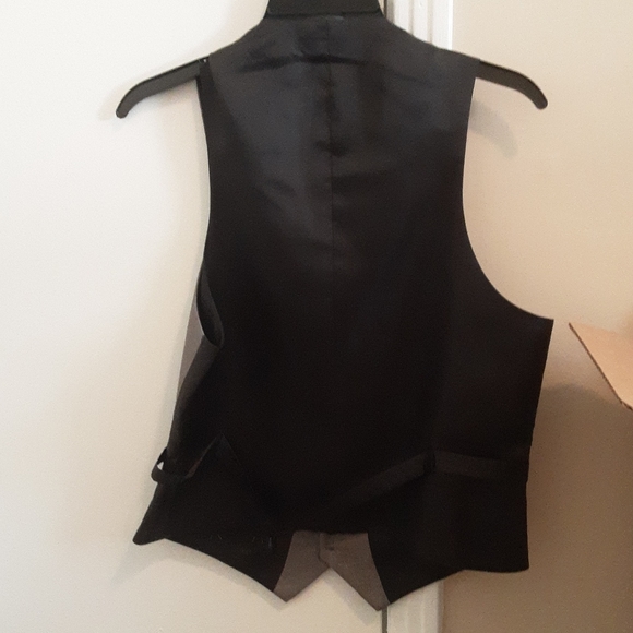 Vest - Picture 2 of 2